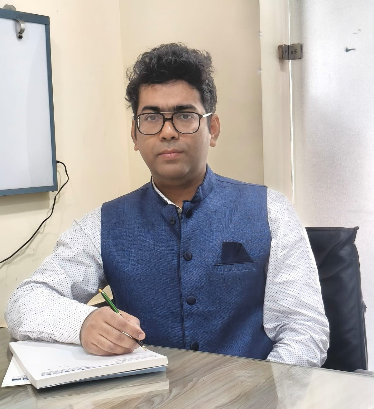 Dr. Pranabesh Sarkar – Orthopaedic Surgeon